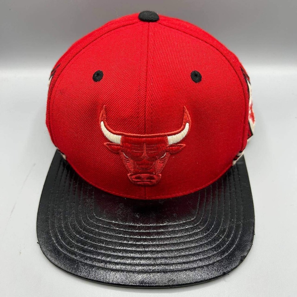 Chicago Bulls NBA Hat Men Red Black Mitchell & Ness Snap Back Cap